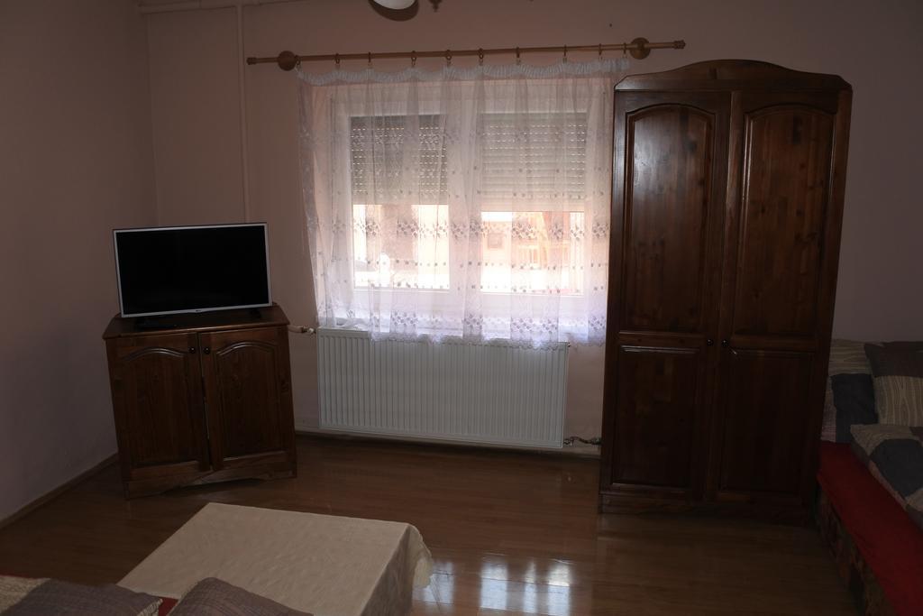 Kisasszony Apartman Eger Exterior photo